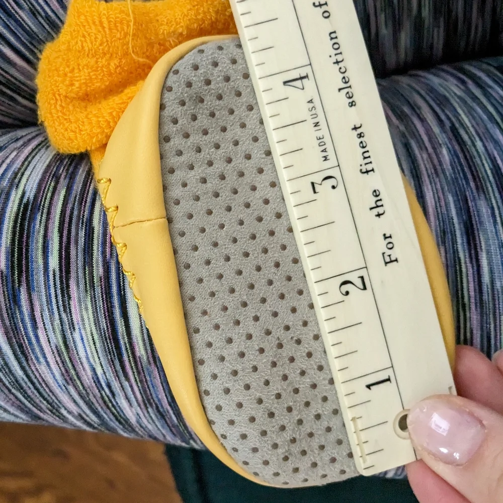 Unbranded Non-Slip Toddler Fleece Socks with Faux Leather binding Yellow Bear OS